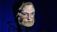 Rostro de robot reflexiona sobre la historia del genocidio: así es la obra “Requiem for an Exit”