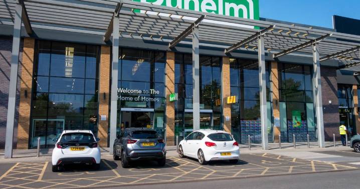 Dunelm bedspread that 'adds warmth for chilly nights' comes in 12 shades
