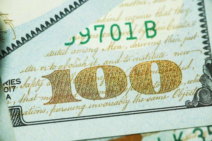 Más oferta. El dólar caer por tercera jornada consecutiva, pero se desinflan bonos y acciones