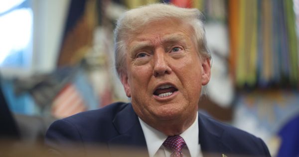 Trump advierte que derribará aviones venezolanos que amenacen a buques estadounidenses