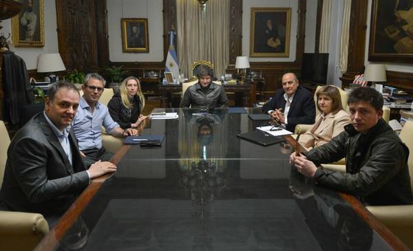 En medio del respaldo a su mesa política, Milei suspendió su viaje a España