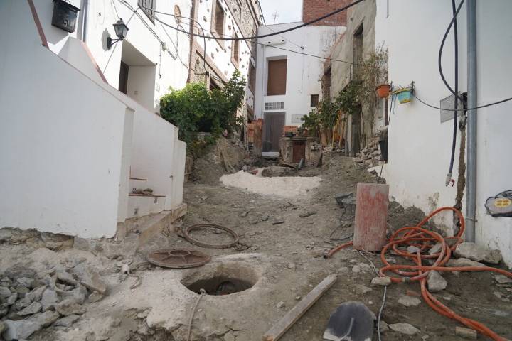 Alpandeire acomete trabajos de remodelación de la calle Pilar