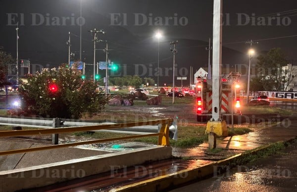 Arrastra a dos hombres... corriente en el canal Chuvíscar