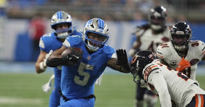Goff matches career high in touchdown passes as Lions blow out Bears in home opener