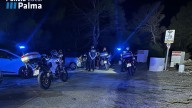 La Policía Local sanciona a 20 jóvenes por hacer botellón en na Burguesa y interviene material pirotécnico
