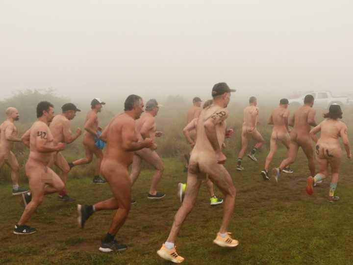 La clásica maratón nudista cordobesa cumple 20 años y ya tiene fecha