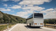 Pánico en la C-32: un autobús con 70 turistas se sale de la vía y cae por un desnivel en Barcelona