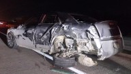 Impactó tráiler a dos autos y volcó en carretera a Juárez