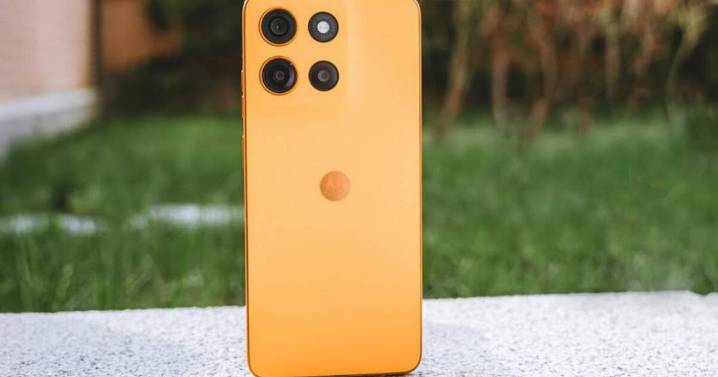 Si tienes 100 dólares puedes comprar este Motorola con diseño TOP, 256GB de memoria y pantalla FullHD+