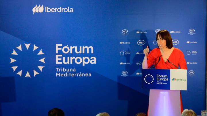 Morant destinará fondos del Ministerio para “rescatar” la Acadèmia Valenciana de la Llengua