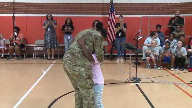 Oklahoma student gets surprise after mom returns from deployment