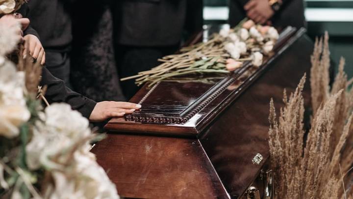 «Estoy vivo»: joven de 22 años apareció en su propio funeral