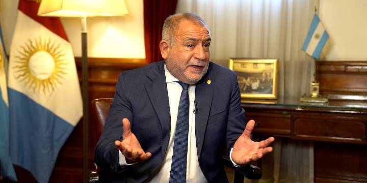 Luis Juez criticó la “mesa política” del Gobierno y reclamó: “Al aliado no lo conformás con una empanada”