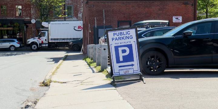 Proposal would require private lots in Burlington to post parking rates