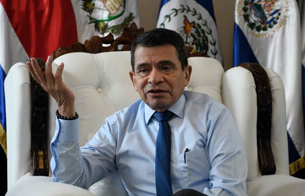 Ministro de Comunicaciones de Guatemala responde a cuestionamientos