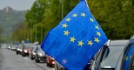 Bruselas ningunea al automóvil europeo y mantiene el adiós a los coches con motor de gasolina