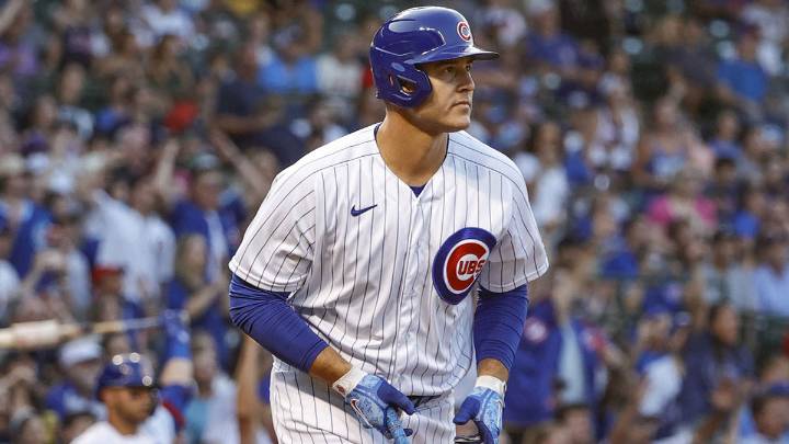 Cubs’ Anthony Rizzo almost catches home run ball hit right at him in bleachers