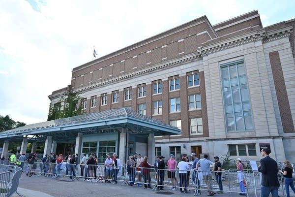Crowds gather at U of M for Turning Point event