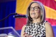 Gobernadora de Arizona ordena mayor acceso a la vacuna de covid