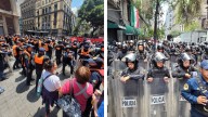 En la CDMX normalistas de Teteles acusan a Mario Delgado de restringir el internado
