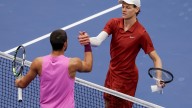 Un legendario entrenador cree que Sinner está cambiando su tenis para derrotar a Alcaraz: "Quiere ganar lo más importante"