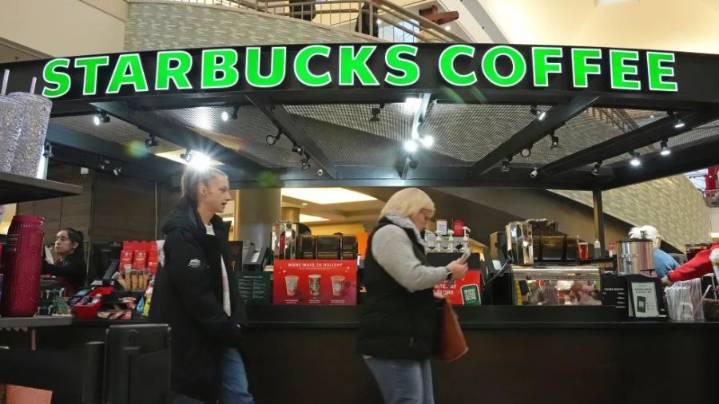 Starbucks to close stores, lay off 900 workers nationwide
