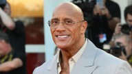 Dwayne Johnson "La Roca" sorprende con su drástica transformación física a su paso por Venecia