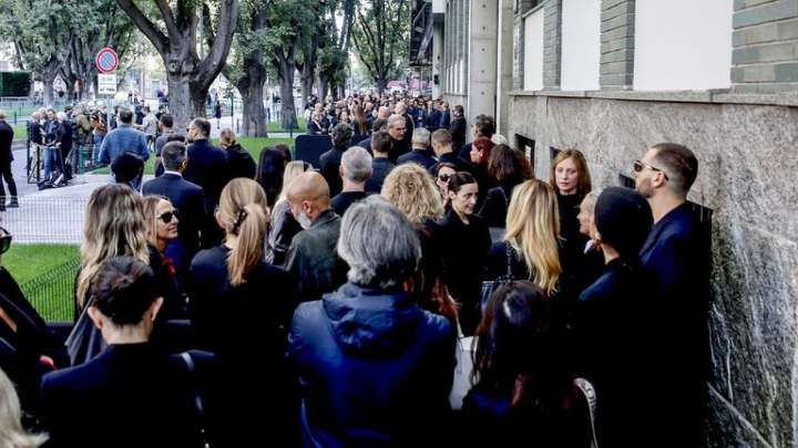 Milán da el último adiós al rey de la moda, Giorgio Armani
