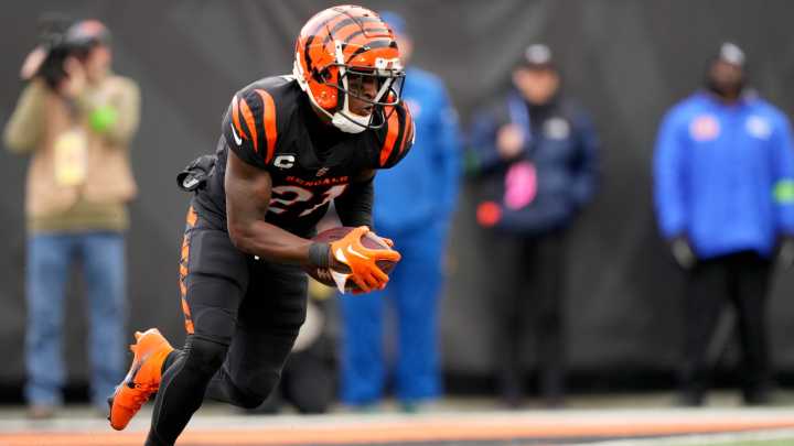 Mike Hilton: Colts sign veteran CB after Kenny Moore II's calf injury