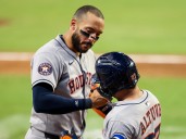 Altuve consigue su cuarta temporada con 25 jonrones