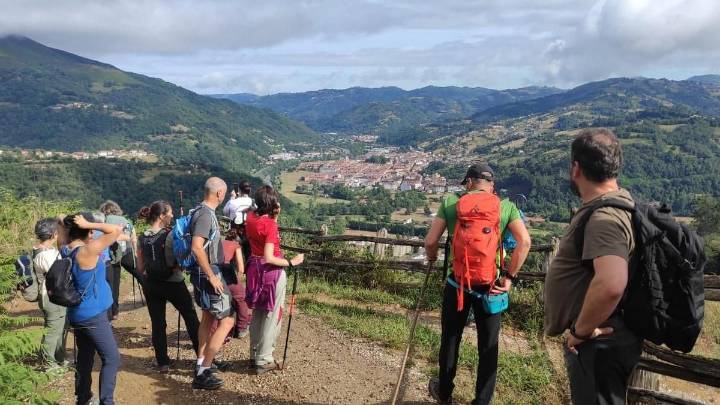 Dos nuevas rutas guiadas con el programa "Caminando por Laviana" este mes de septiembre