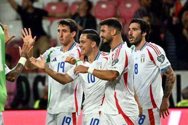 En duelo de volteretas, Italia sufre para vencer a Israel