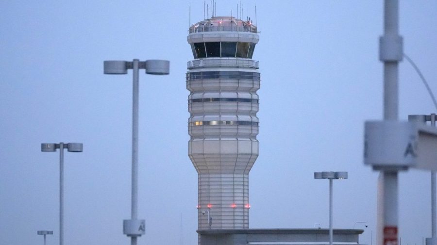 US airlines warn shutdown may slow flights