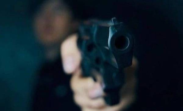 Asaltan a un canillita a punta de pistola en barrio Hipódromo
