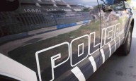 Radican cargos contra madre que alegadamente dejó a tres menores solos en un vehículo
