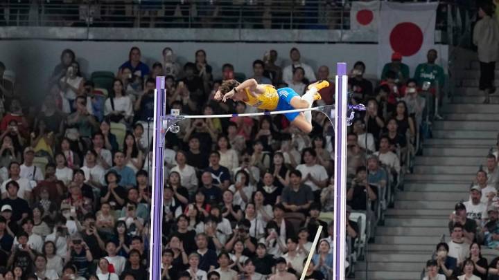 Mondo Duplantis bate su 14º récord mundial y 'vuelan' cuatro españoles