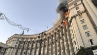Ucrania: exhibieron ante diplomáticos los daños en edificio gubernamental dañado por ataque de Rusia