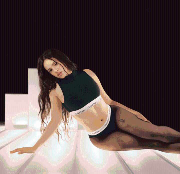 Rosalía protagoniza nueva campaña para Calvin Klein