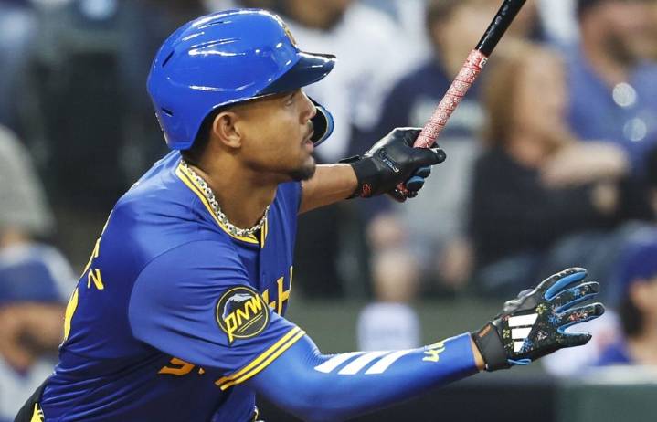 Photos: Seattle Mariners host the Los Angeles Dodgers in the final series of the 2025 regular season
