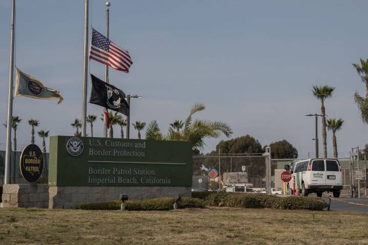 Mayoría de quienes intentan cruzar de forma irregular a EU son mexicanos: Border Patrol