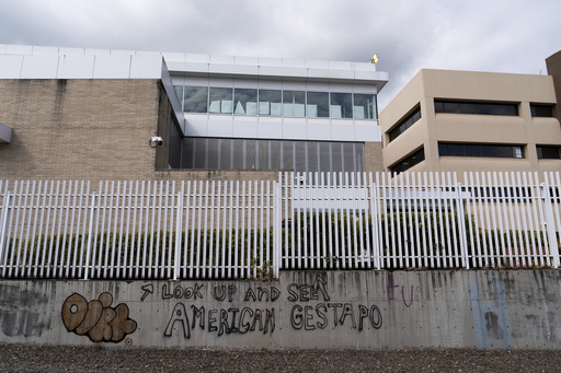 Portland to issue land use violation notice to ICE building over alleged detention violations