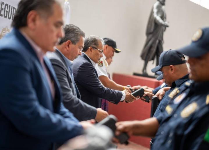Entrega Andrés Mijes 45 armas letales S2