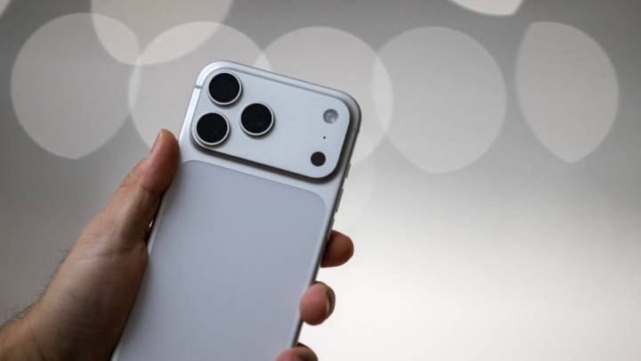¿Cuántos días necesitas trabajar para comprar el nuevo iPhone 17 en México?