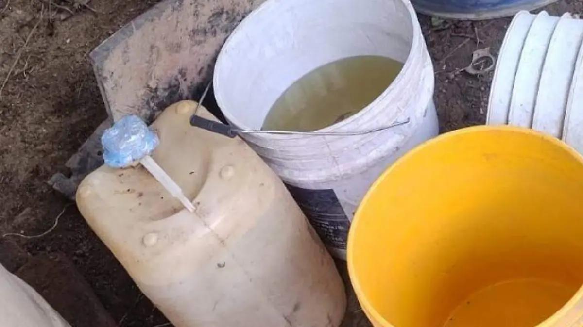 Detienen a un hombre y aseguran más de 20 mil litros de hidrocarburo en León