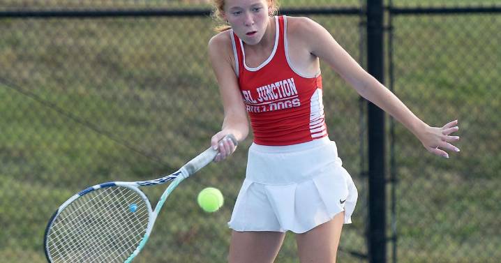 CJ goes 2-0 in tennis triangular with Joplin and Webb