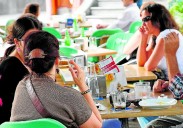 La hostelería critica una ley del tabaco «muy restrictiva» que pone en jaque a los negocios