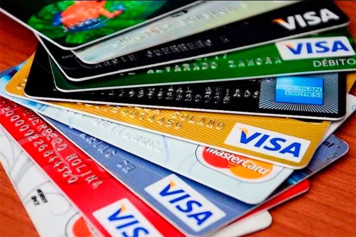 Crecen las deudas con tarjetas y billeteras virtuales: alertan por "mora récord"