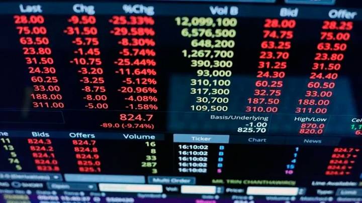 Los bonos rebotan tras el desplome, pero el riesgo país sigue arriba de 1400 puntos