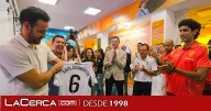 El Alba y Craviotto sellan su amistad en el stand de la Diputación de Albacete en la Feria