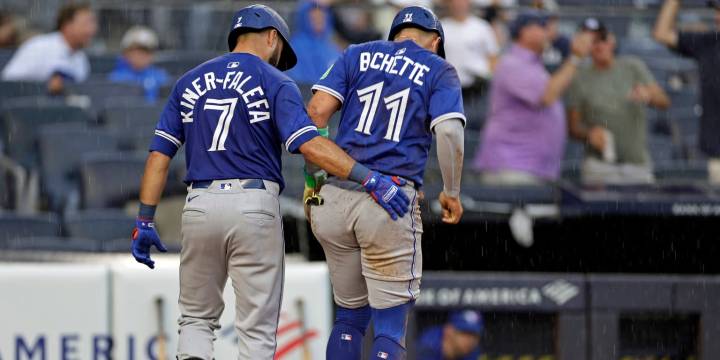 Bo Bichette gets second opinion for left knee sprain